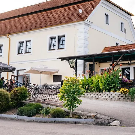 Hotel Lesak *