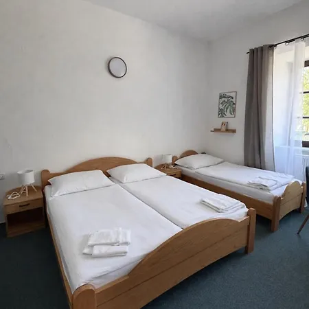 Lesak Hotel *