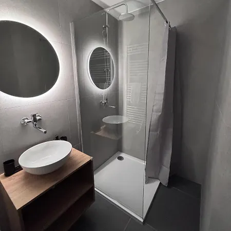 Hotel Lesak *